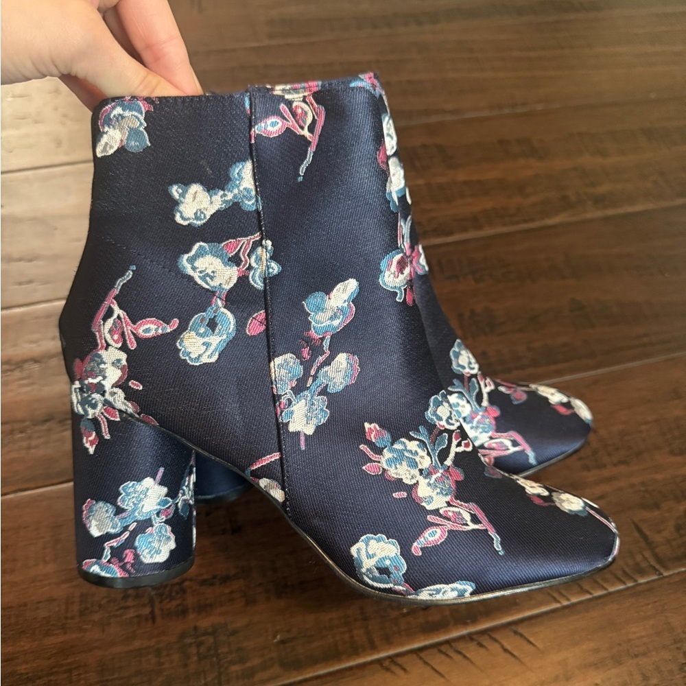 Urban Outfitters Navy Floral Ankle Boots - Picture 11 of 11